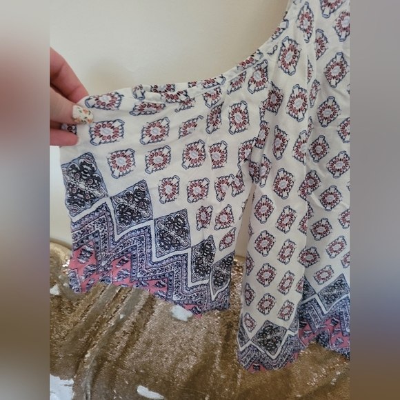 Arizona Jean Co Bohemian Rayon White Mauve Blue Cold Shoulder Blouse Size Large - Picture 6 of 14